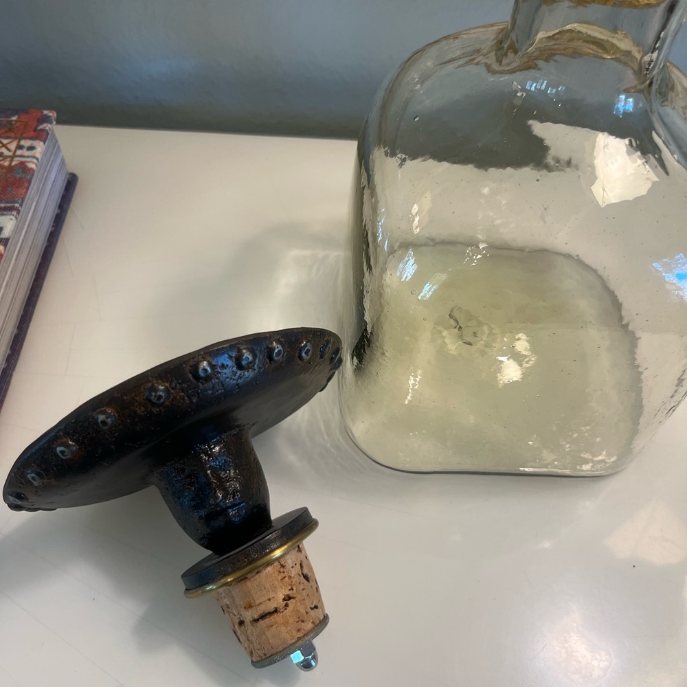 Jan Barboglio Glass Decanter with Black Sombrero Stopper - Picture 4 of 6